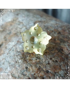 Натуральный жёлтый цитрин из Бразилии огранки Баснословно резной цветок 15,1×15,03 мм 10,29 карат (Драгоценный камень)