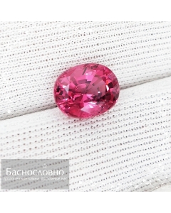 Сертифицированная натуральная розовато-красная шпинель из Танзании (Махенге) огранка овал 8,38x6,79мм 2,38 карата (драгоценный камень)