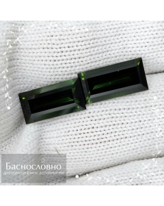 Пара натуральных тёмно-зелёных турмалинов верделитов из Бразилии огранки багет 13,94x6,96 13,75x6,97мм 7,09 карат (драгоценный камень)