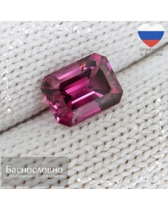 Натуральный тёмно-розовый гранат родолит из Малави огранки Баснословно октагон 7,94x5,99мм 2,24 карата (драгоценный камень)