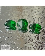 Гарнитур три натуральных сертифицированных ярко-зелёных граната цаворита (тсаворит) из Танзании огранка круг 5,53мм и овал 6x4мм 2,44 карата (Драгоценный камень)