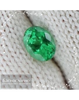 Натуральный ярко-зелёный цаворит (тсаворит) гранат из Кении огранки овал 6,19x4,52мм 0,69 карат (драгоценный камень)