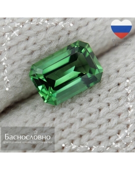 Натуральный ярко-зелёный хромтурмалин из Кении огранки Баснословно октагон 6,49x4,42мм 0,72 карат (драгоценный камень)