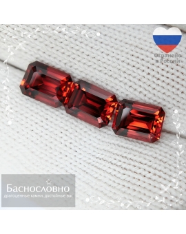 Гарнитур три сертифицированных натуральных красновато-оранжевых граната из Мозамбика огранки Баснословно изумрудная 8,07x6,05 8,05x6,03 7,98x5,94мм 5,98 карат (драгоценный камень)