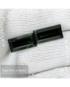 Пара натуральных тёмно-зелёных турмалинов верделитов из Бразилии огранки багет 13,94x6,96 13,75x6,97мм 7,09 карат (драгоценный камень)