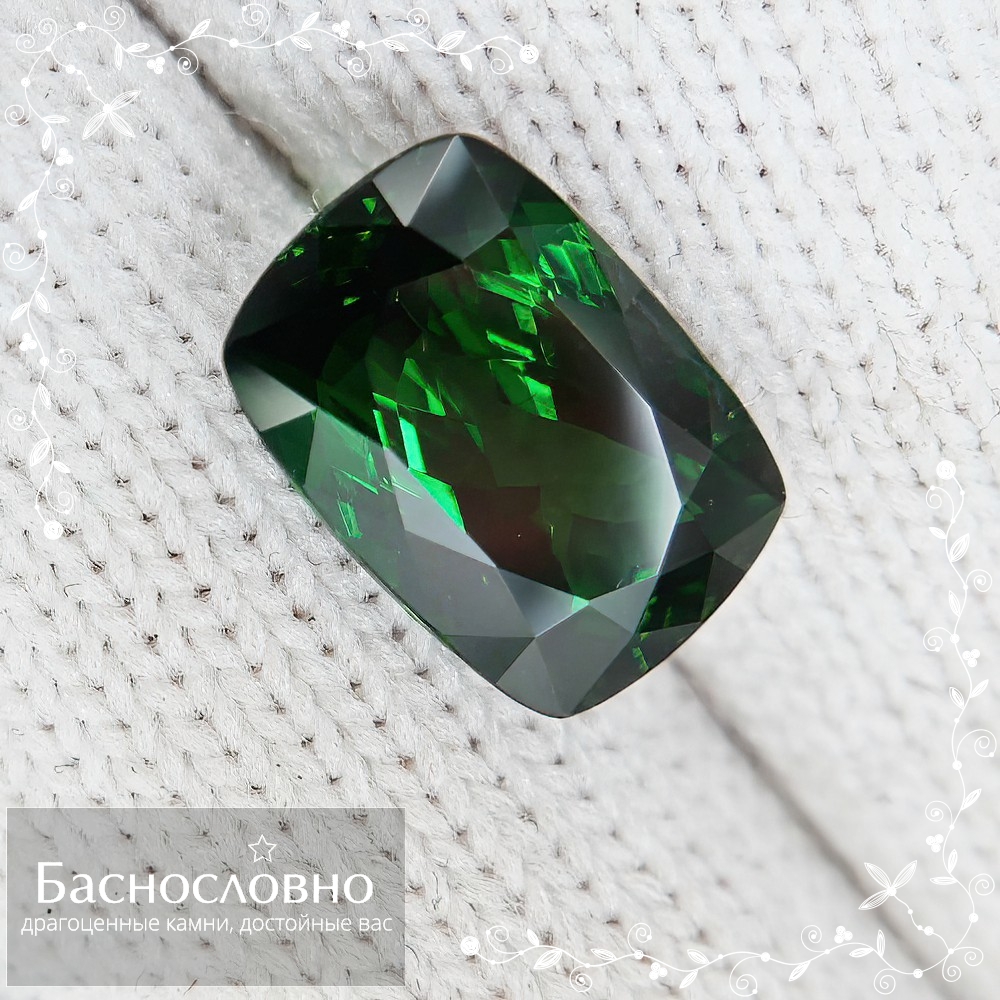 Драгоценные камни Баснословно № 573: Крупный цаворит и гранаты с александритовым эффектом
