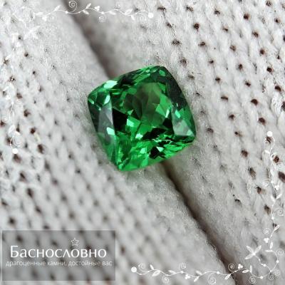 Драгоценные камни Баснословно №470: Сертифицированные зелёный гранат цаворит и циркон из Якутии