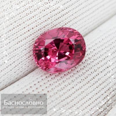 Драгоценные камни Баснословно № 552: Красная шпинель из Махенге и сертифицированные демантоиды 5,45 и 6,26 карат