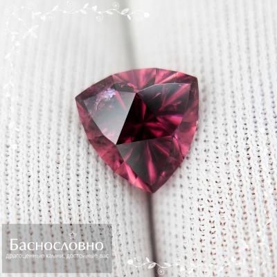 Драгоценные камни Баснословно №481: Цветочек или Снежинка аметист, аметист сердце и забайкальский рубеллит